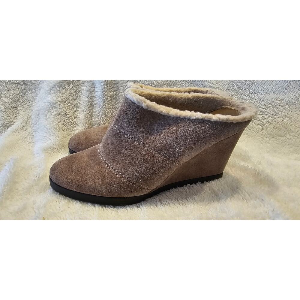 Tahari Leather Suede Spencer Wedge Mules Women Beige Shearling‎ Comfort 6 6.5